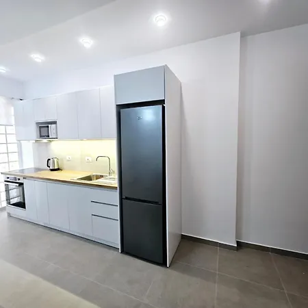 Sea View Apartment *